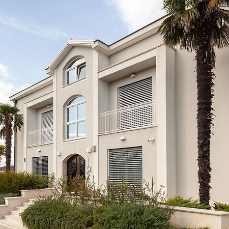 Luxury Apartments Vila Carissa Malinska Exterior photo