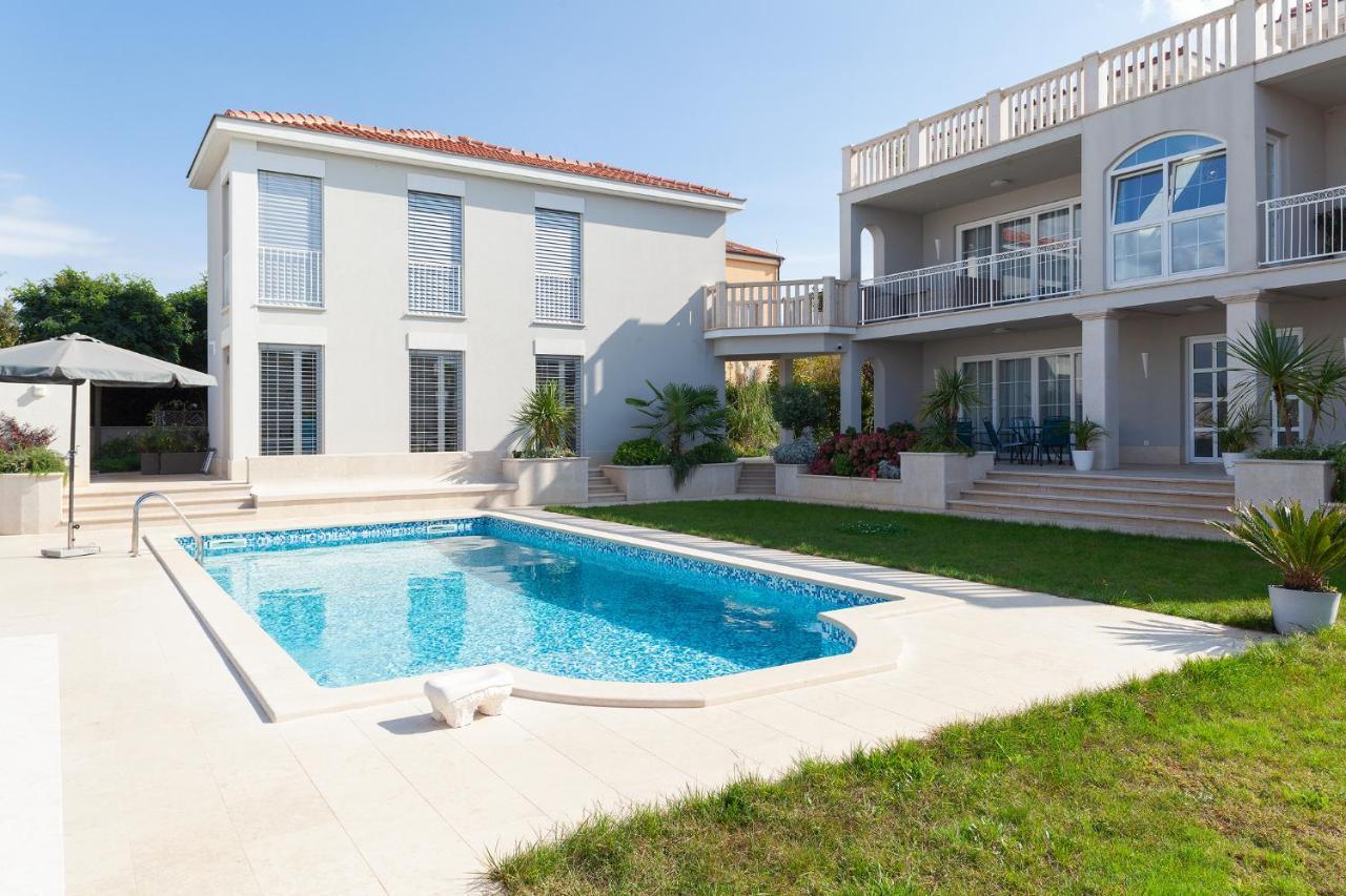 Luxury Apartments Vila Carissa Malinska Exterior photo