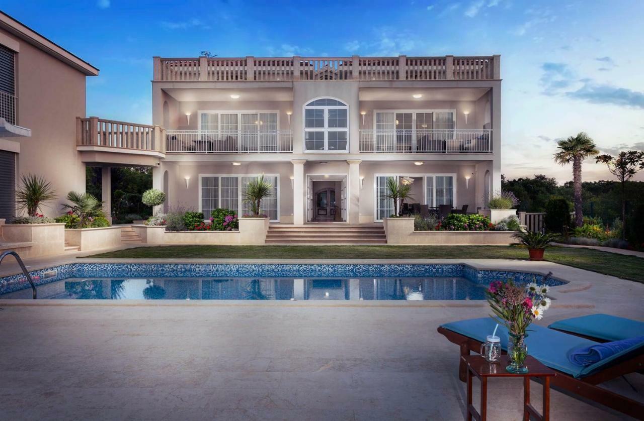Luxury Apartments Vila Carissa Malinska Exterior photo
