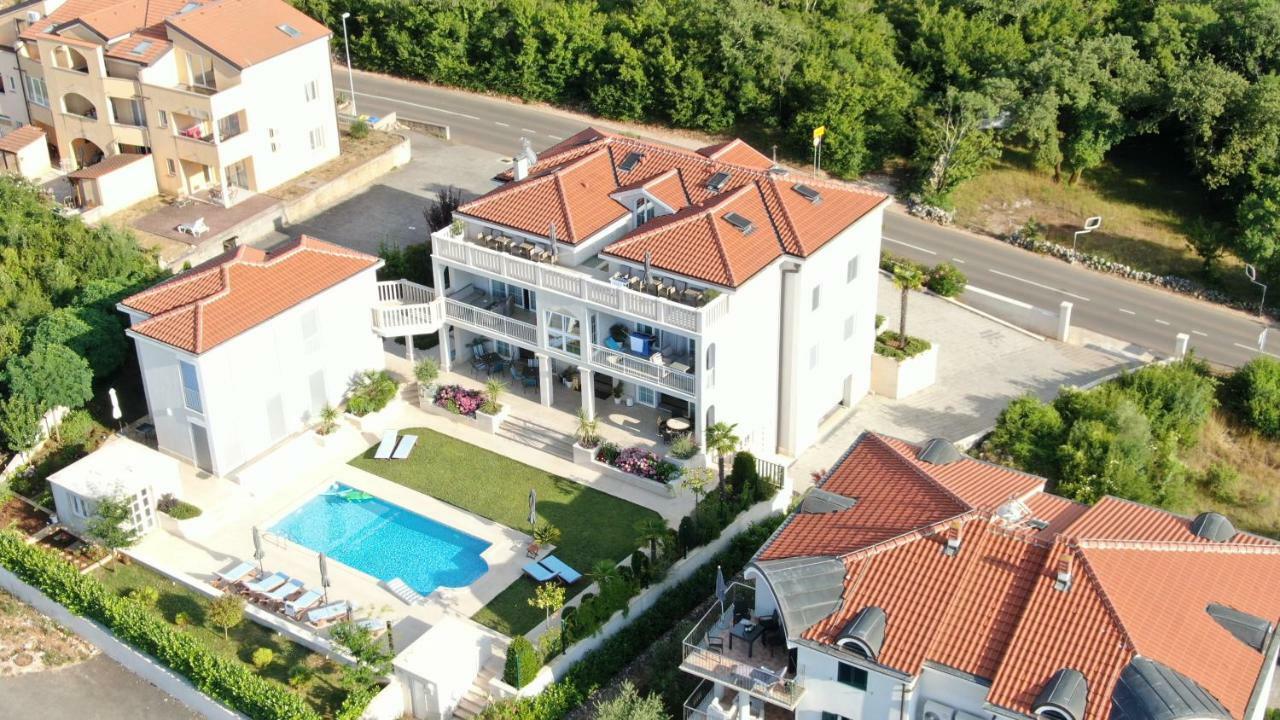 Luxury Apartments Vila Carissa Malinska Exterior photo