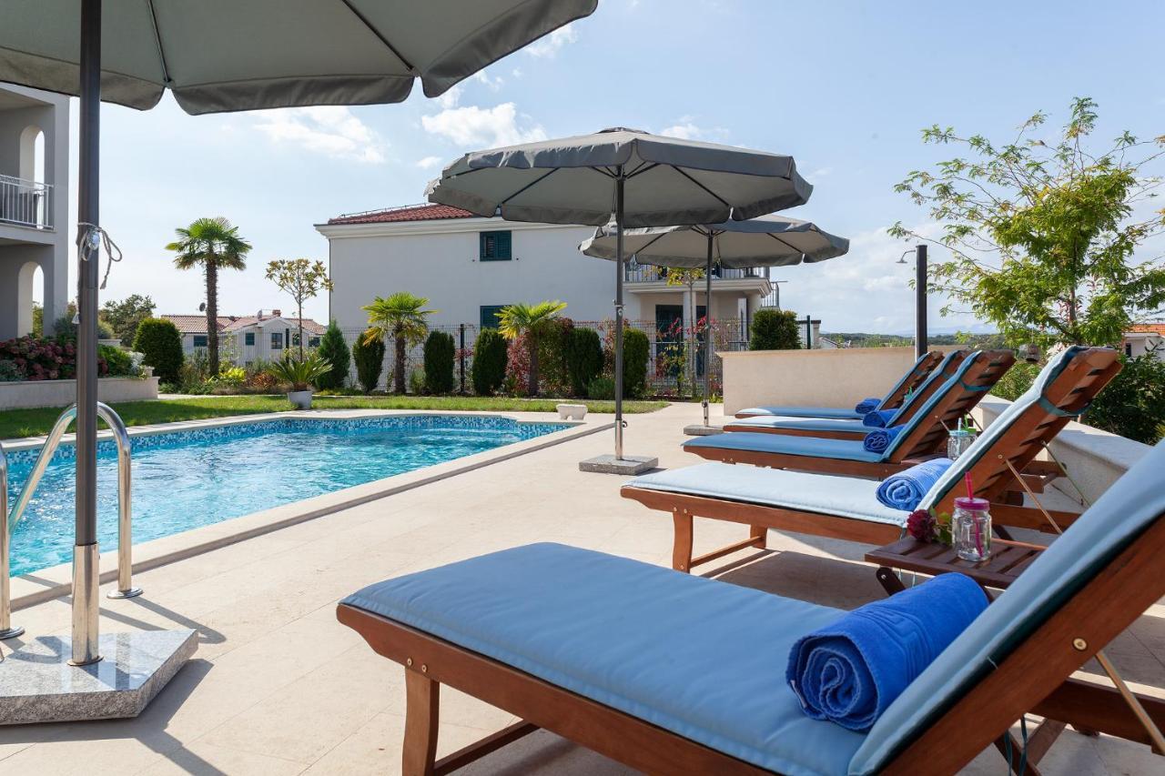Luxury Apartments Vila Carissa Malinska Exterior photo