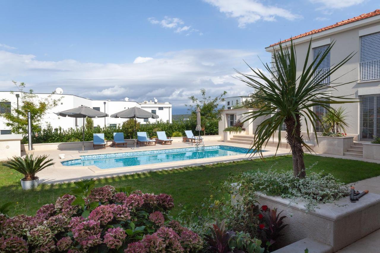 Luxury Apartments Vila Carissa Malinska Exterior photo